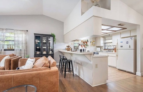 Elfers House | Treehouse Vibes! - 3BR/2BA Stilt Home - 10 Min From Beach - Pet-Friendly