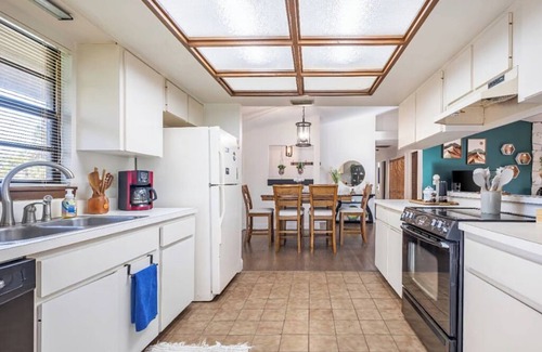 Elfers House | Treehouse Vibes! - 3BR/2BA Stilt Home - 10 Min From Beach - Pet-Friendly