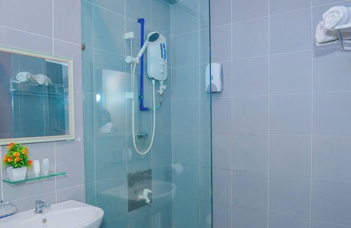 Inanam Hotel | Treeline Urban Inn