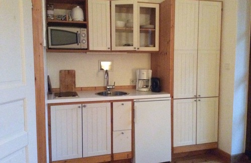 Alvern Apartment | Trees, shrubs, flowers, water, animals, garden, peace - and plenty of it