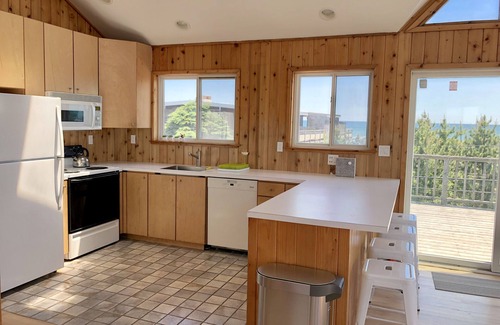 Davis Park House | Treetop beach house with amazing views