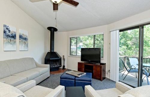 Lakeway House | Treetop Bungalow - Community Pool Hot Tub #18