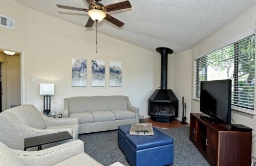 Lakeway House | Treetop Bungalow - Community Pool Hot Tub #18