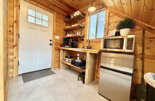 Orderville Cabin | Treetop Cabin w/scenic views at East Zion Resort