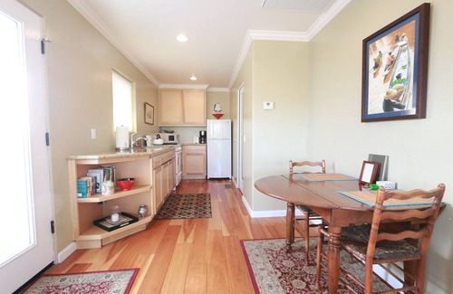Paso Robles Cottage | Treetop Cottage - Unstoppable View!