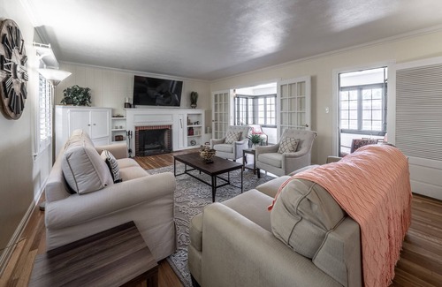 Heart of Lubbock House | Treetop Manor - 3BR/3BA - Sleeps 12