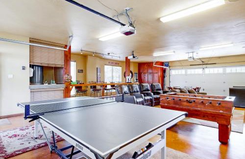 Kingsland House | Treetop on LBJ