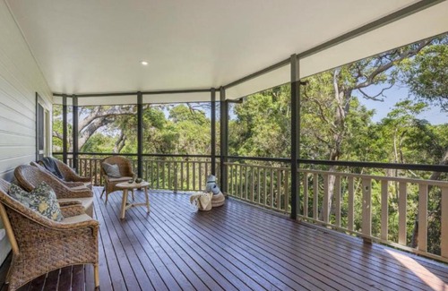 Wooloweyah House | Treetop Retreat