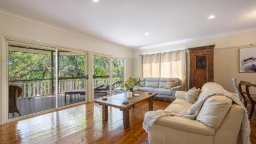 Wooloweyah House | Treetop Retreat
