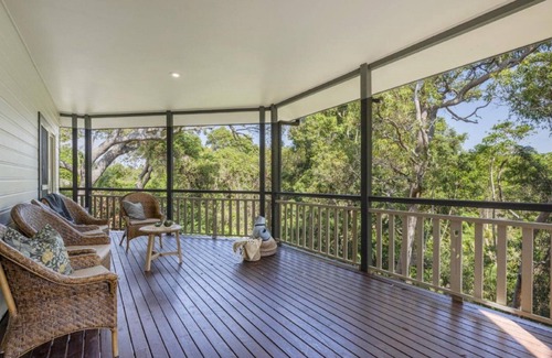 Wooloweyah House | TREETOP RETREAT, TOP NOTCH