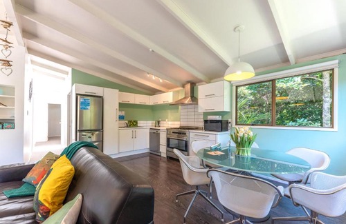 Onetangi House | Treetops - Forest Retreat- Near Onetangi Beach
