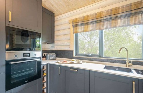 Rockcliffe Cabin | Treetops Luxury Log Cabin - Hot tub, BBQ & Sauna