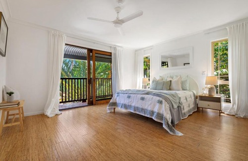 Suffolk Park House | Treetops Retreat by The Beach