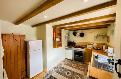 Goodwick Cottage | Trefechan Wen Dairy - Peaceful, character cottage near coastal path.