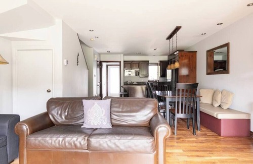 Mont-Tremblant House | Tremblant Classic Chalet: La Bête Golf Course⛳️