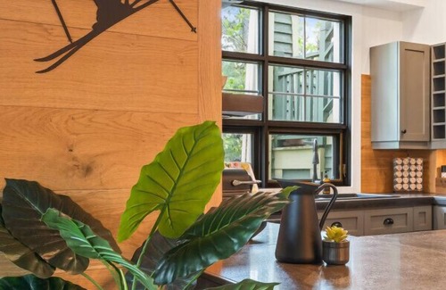 Tremblant-Les-Eaux Apartment | Tremblant Prestige - Les Eaux 235-1