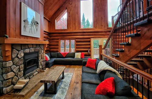 Lac Superieur Village Ski Chalet | ☆TREMBLANT SKI, Spa, fireplace, ♥ billiards, lake and river access