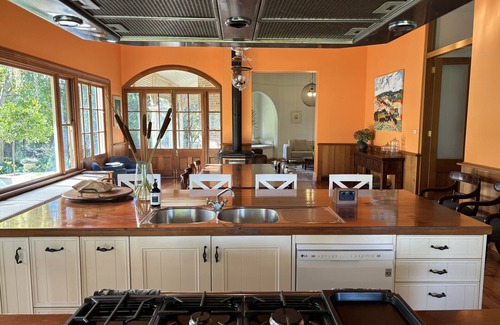 Byng House | Tremearne Homesteadn4 acre gardenn400 acre farmn