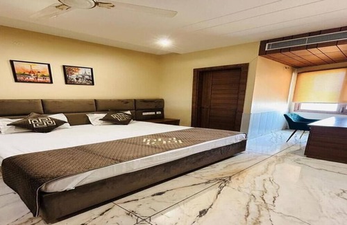 Jagadhri Hotel | Tremendous and Luxury hotel with AC in Yamuna Nagar - 8 bedrooms available