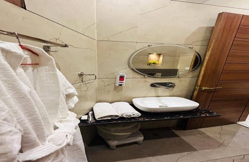 Jagadhri Hotel | Tremendous and Luxury hotel with AC in Yamuna Nagar - 8 bedrooms available
