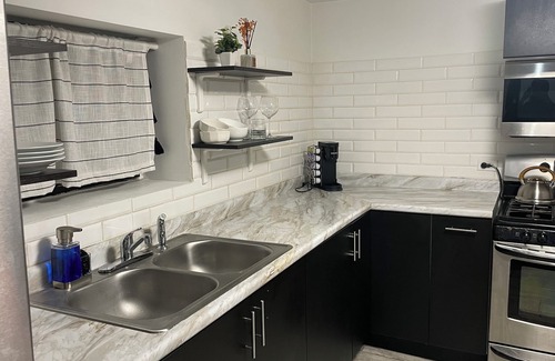 The Gap House | Trendy 1- Bedroom Apartment 10 mins to Downtown!