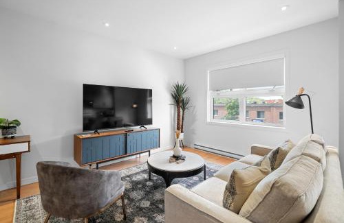 Little Italy Apartment | Trendy 2-Bedroom Haven by Jean Talon Market