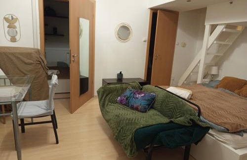 Jozsefvaros Apartment | Trendy 2 ROOM Flat, next to Corvin Mall FREE Huge Garage! AC,DISHWASHER,WASHMACHINE, SMART TV