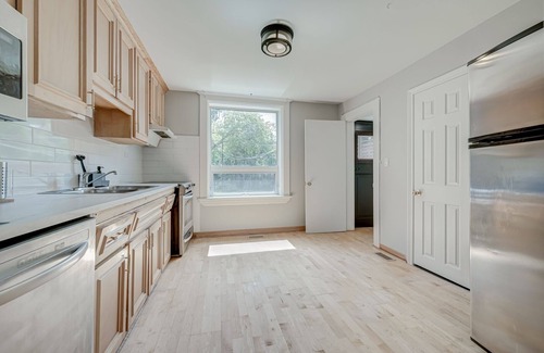 Mimico House | Trendy 2B, Minutes from DowntownToronto,by the Lake. Ideal for Long Term Stays!