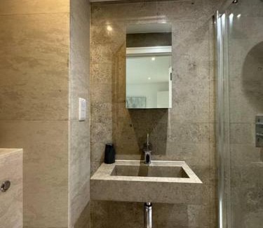 London Borough of Croydon Apartment | Trendy 2BR 2BA Flat in Crystal Palace