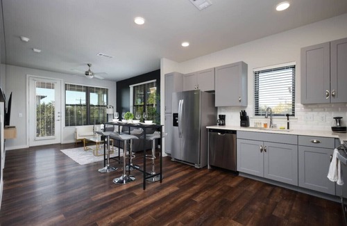 Near East Side Apartment | Trendy 2BR w/Gym, Parking Near Rvrwalk & Dome