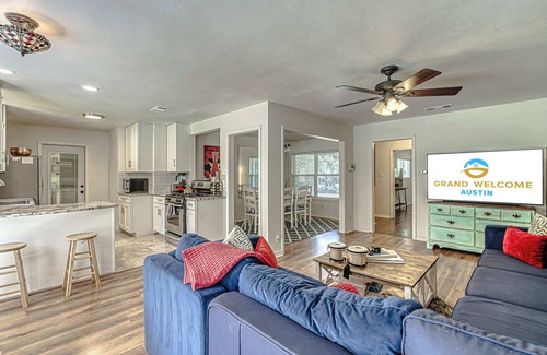 South Lamar House | Trendy 3 BDR Located in SoLa!