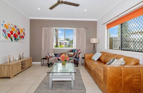 Idalia Apartment | Trendy 4 bedroom in Fairfield Waters