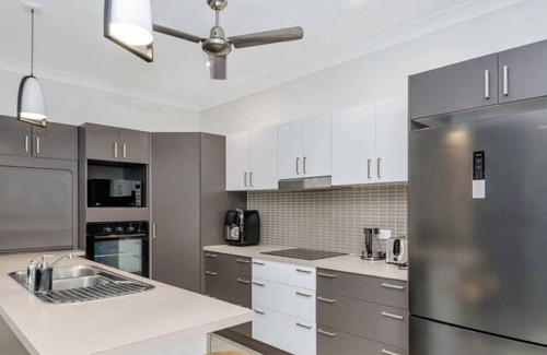 Idalia Apartment | Trendy 4 bedroom in Fairfield Waters