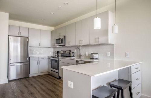 Alexandria West Apartment | Trendy Alexandria West 2BR w/Gym & Bocce, nr Transport, by Blueground