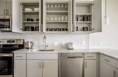 Alexandria West Apartment | Trendy Alexandria West 2BR w/Gym & Bocce, nr Transport, by Blueground