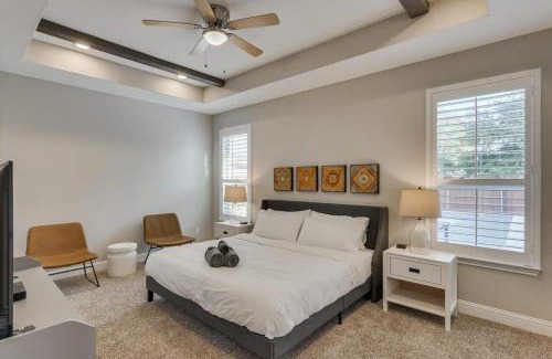 Rowlett House | Trendy and Modern home w a Private Pool