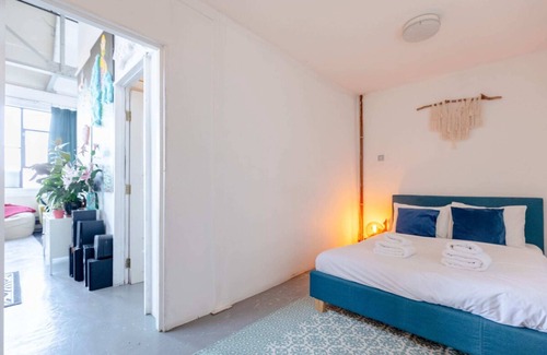 Hackney Wick Apartment | Trendy & Artistic Loft Hideaway, Hackney Wick!