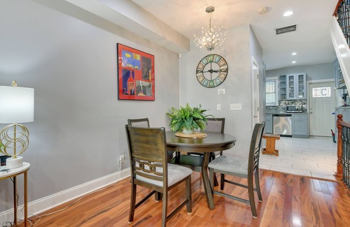 Downtown Baltimore Apartment | Trendy Baltimore Townhome: 2 Mi to Downtown!