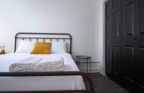 North Chicago Apartment | Trendy & Cozy Studio near Great Lakes | Six Flags