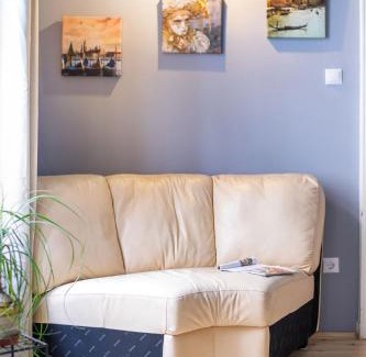 Csarnok negyed Apartment | Trendy Grand Boulevard Designer Home