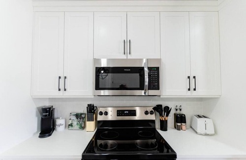 Winnipeg House | *Trendy Home | Free Parking | 7 min to Downtown*
