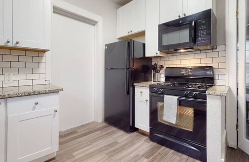 Pontiac House | Trendy Pontiac three Bedroom