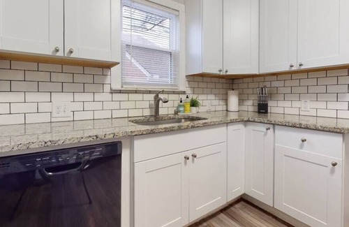 Pontiac House | Trendy Pontiac three Bedroom