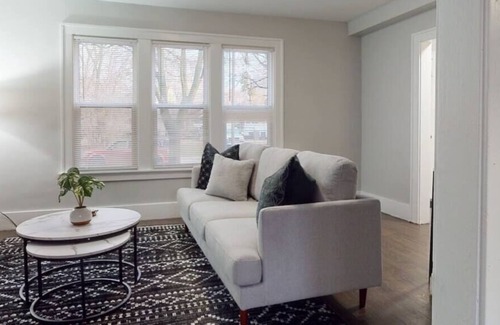 Pontiac House | Trendy Pontiac three Bedroom