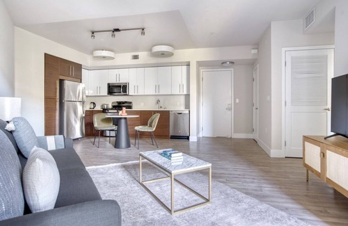 Centennial Apartment | Trendy Redwood City 1BR w/Gym & Pool, 6 mins to Caltrain, by Blueground