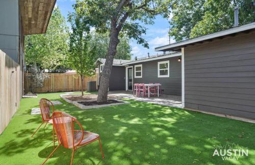 Bouldin House | Trendy Remodeled Home by SoCo w Nice Outdoor Space