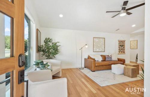 Bouldin House | Trendy Remodeled Home by SoCo w Nice Outdoor Space