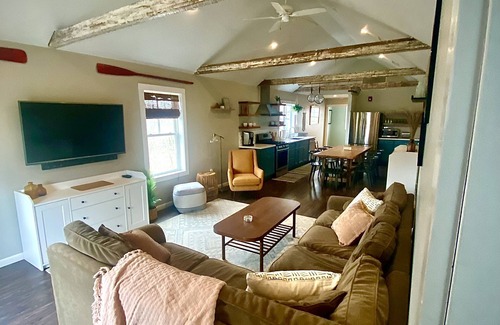 Aquebogue Apartment | Trendy restaurant apartment, near wineries, beaches, farms
