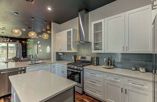 MLK House | Trendy Stay for 10, Minutes to Downtown + 6th St!