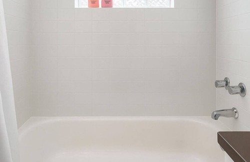 Hyde Park Apartment | Trendy Studio in Vibrant Area